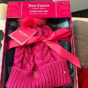 A 2 piece hat and scarf gift set 💕